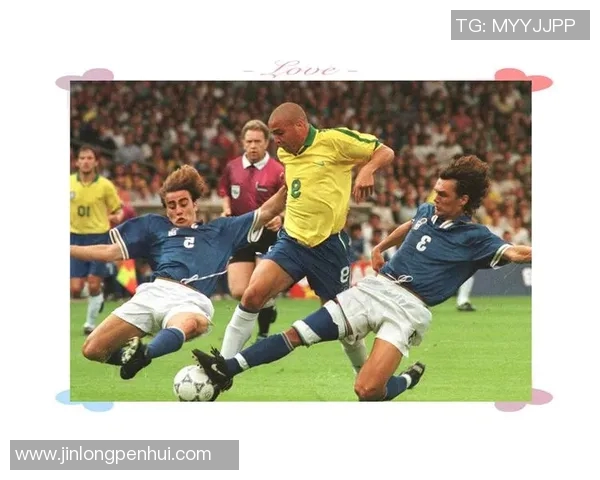 足球之星:从场上风采到球场背后的传奇人生